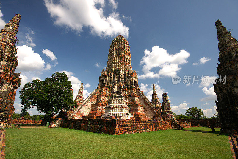 泰国大育他雅寺(Wat chai thanaram Temple)的古塔